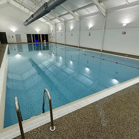 Ivy - Part Of The The Bay Village With Pool, Gym And Direct Access, Pub, Restaurant, Tennis And Meadows Walks *