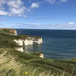 Ivy - Part Of The The Bay Village With Pool, Gym And Direct Access, Pub, Restaurant, Tennis And Meadows Walks * Filey