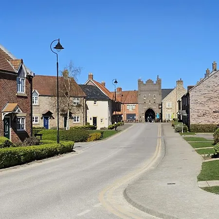 Ivy - Part Of The The Bay Village With Pool, Gym And Direct Access, Pub, Restaurant, Tennis And Meadows Walks * Filey