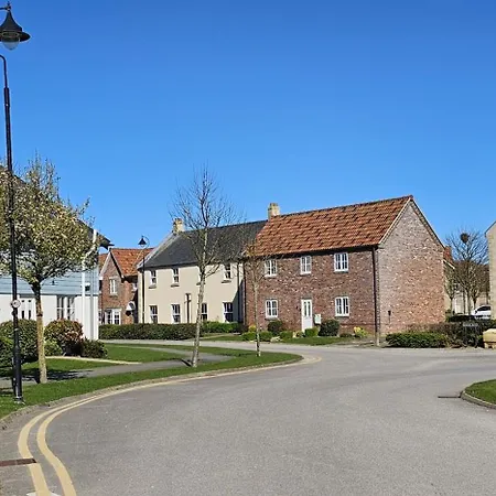 Ivy - Part Of The The Bay Village With Pool, Gym And Direct Access, Pub, Restaurant, Tennis And Meadows Walks בית נופש