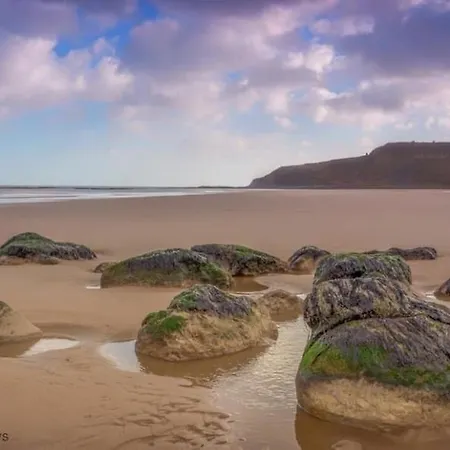 Ivy - Part Of The The Bay Village With Pool, Gym And Direct Access, Pub, Restaurant, Tennis And Meadows Walks *