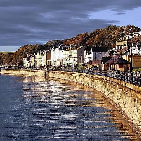 Ivy - Part Of The The Bay Village With Pool, Gym And Direct Access, Pub, Restaurant, Tennis And Meadows Walks * Filey