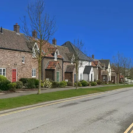 Ivy - Part Of The The Bay Village With Pool, Gym And Direct Access, Pub, Restaurant, Tennis And Meadows Walks Hébergement de vacances