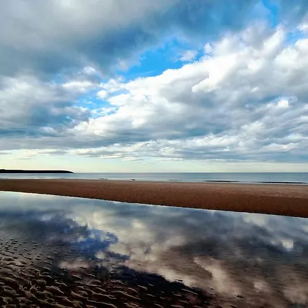 Ivy - Part Of The The Bay Village With Pool, Gym And Direct Access, Pub, Restaurant, Tennis And Meadows Walks *