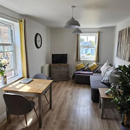 Ivy - Part Of The The Bay Village With Pool, Gym And Direct Access, Pub, Restaurant, Tennis And Meadows Walks * Filey