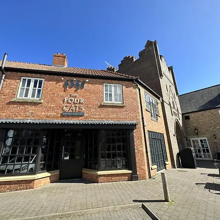 Ivy - Part Of The The Bay Village With Pool, Gym And Direct Access, Pub, Restaurant, Tennis And Meadows Walks