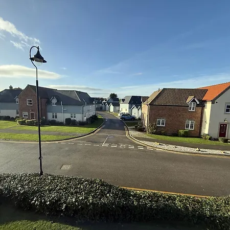 Ivy - Part Of The The Bay Village With Pool, Gym And Direct Access, Pub, Restaurant, Tennis And Meadows Walks * Filey