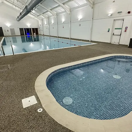 Ivy - Part Of The The Bay Village With Pool, Gym And Direct Access, Pub, Restaurant, Tennis And Meadows Walks Сasa de vacaciones