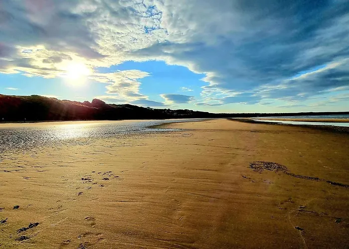 Ivy - Part Of The The Bay Village With Pool, Gym And Direct Access, Pub, Restaurant, Tennis And Meadows Walks Hébergement de vacances *