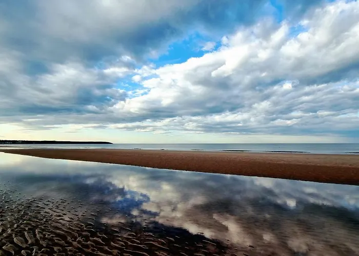 Ivy - Part Of The The Bay Village With Pool, Gym And Direct Access, Pub, Restaurant, Tennis And Meadows Walks *