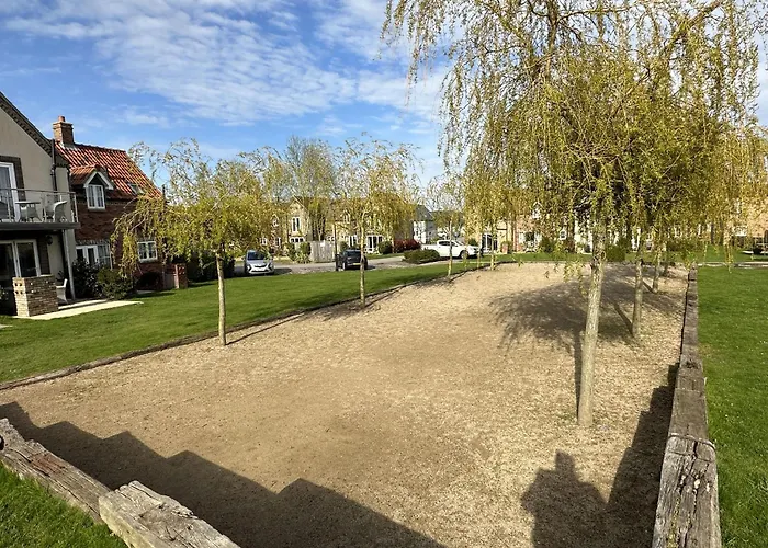 Ivy - Part Of The The Bay Village With Pool, Gym And Direct Access, Pub, Restaurant, Tennis And Meadows Walks Hébergement de vacances *