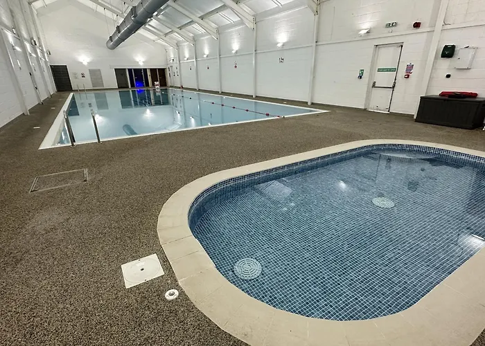 Ivy - Part Of The The Bay Village With Pool, Gym And Direct Access, Pub, Restaurant, Tennis And Meadows Walks Hébergement de vacances