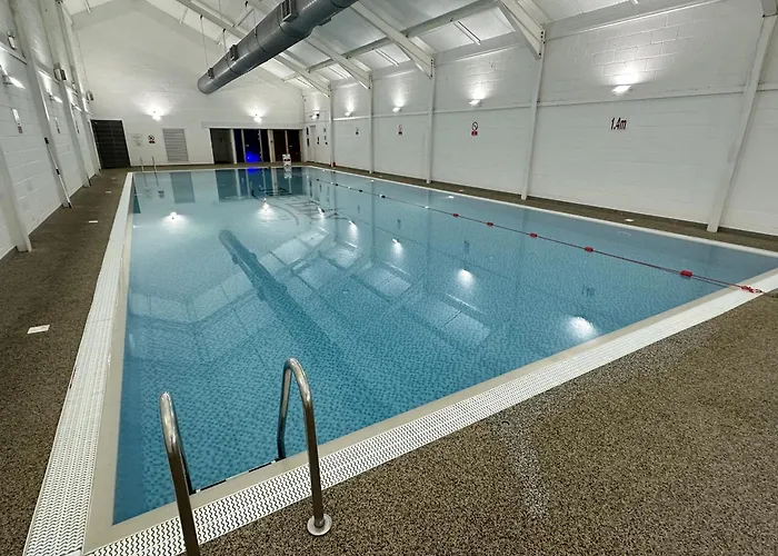 Ivy - Part Of The The Bay Village With Pool, Gym And Direct Access, Pub, Restaurant, Tennis And Meadows Walks *